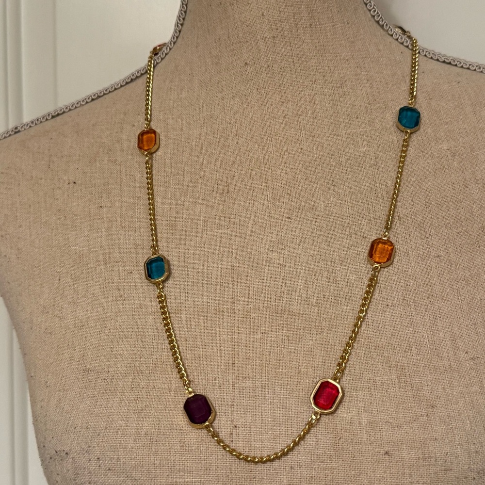 VINTAGE NECKLACE GOLD TONE CHAIN MULTI COLOR RED PURPLE GREEN FACETED GLASS 28”